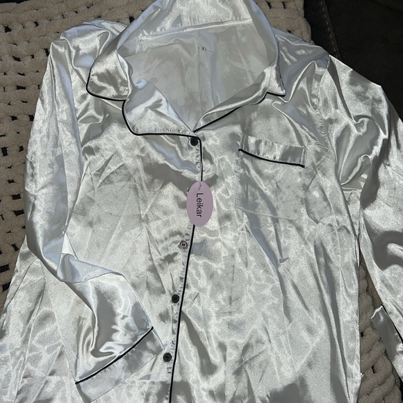 Silky Pajama Set - Picture 3 of 4